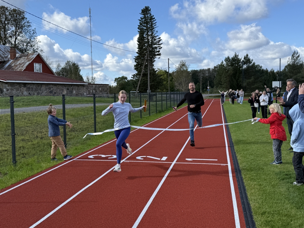 Saarepeedi spordiväljaku avamine