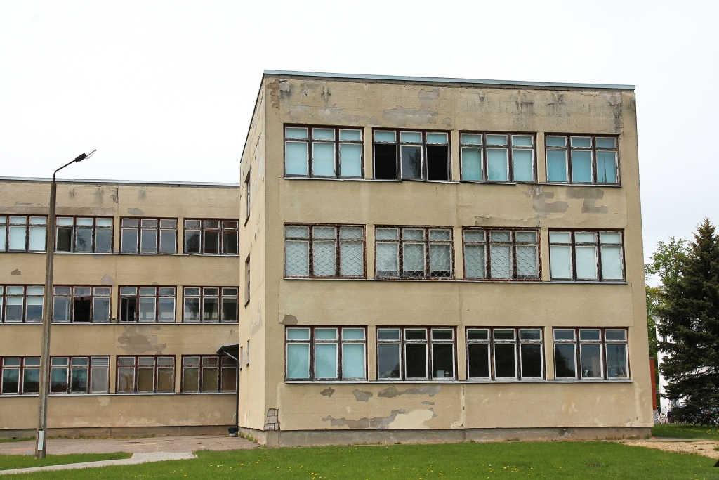 Tarvastu Gümnaasium - mai 2021.JPG