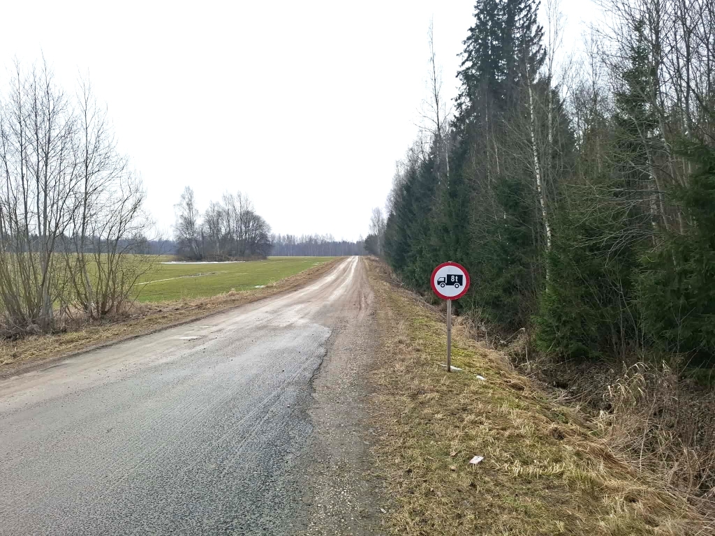 Porine tee koos raskuspiirangu märgiga.jpg