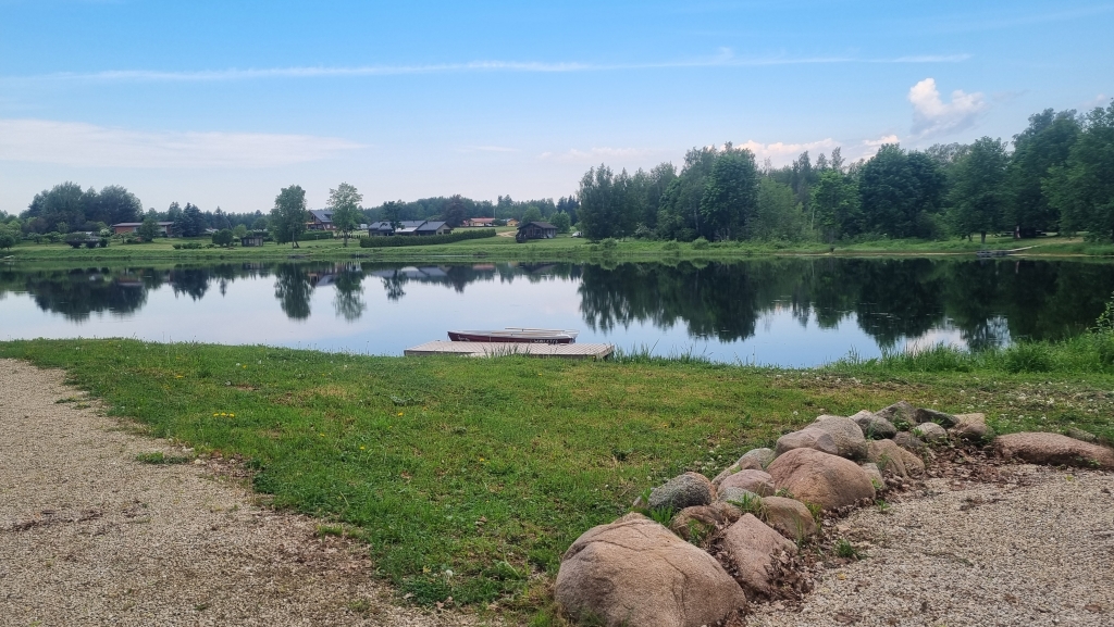 Holstre järv.jpg